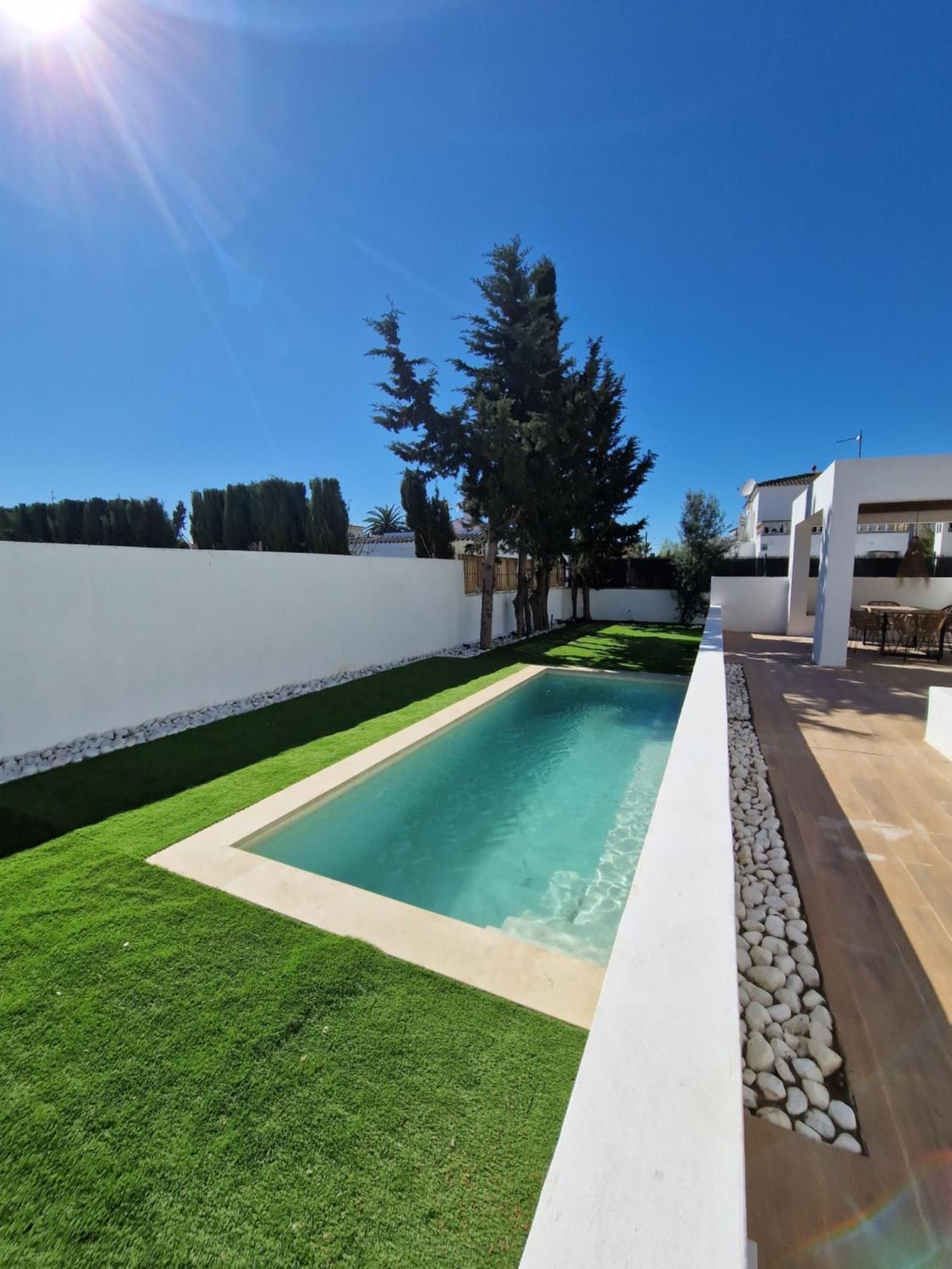 Gorgot P1 I Apartamento Con Terraza Y Piscina Comunitaria Cerca De La Playa Empuriabrava Eksteriør bilde