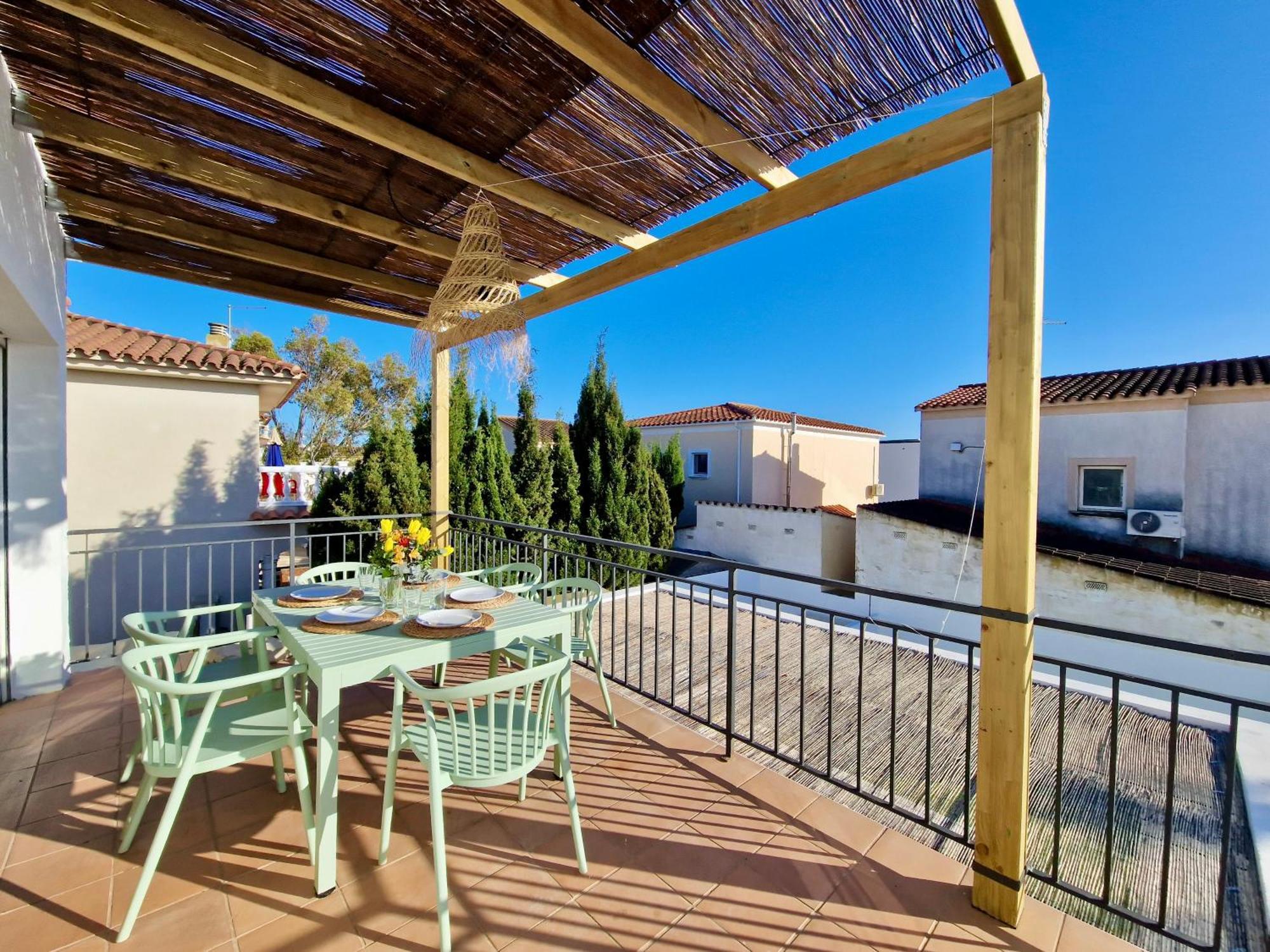 Gorgot P1 I Apartamento Con Terraza Y Piscina Comunitaria Cerca De La Playa Empuriabrava Eksteriør bilde