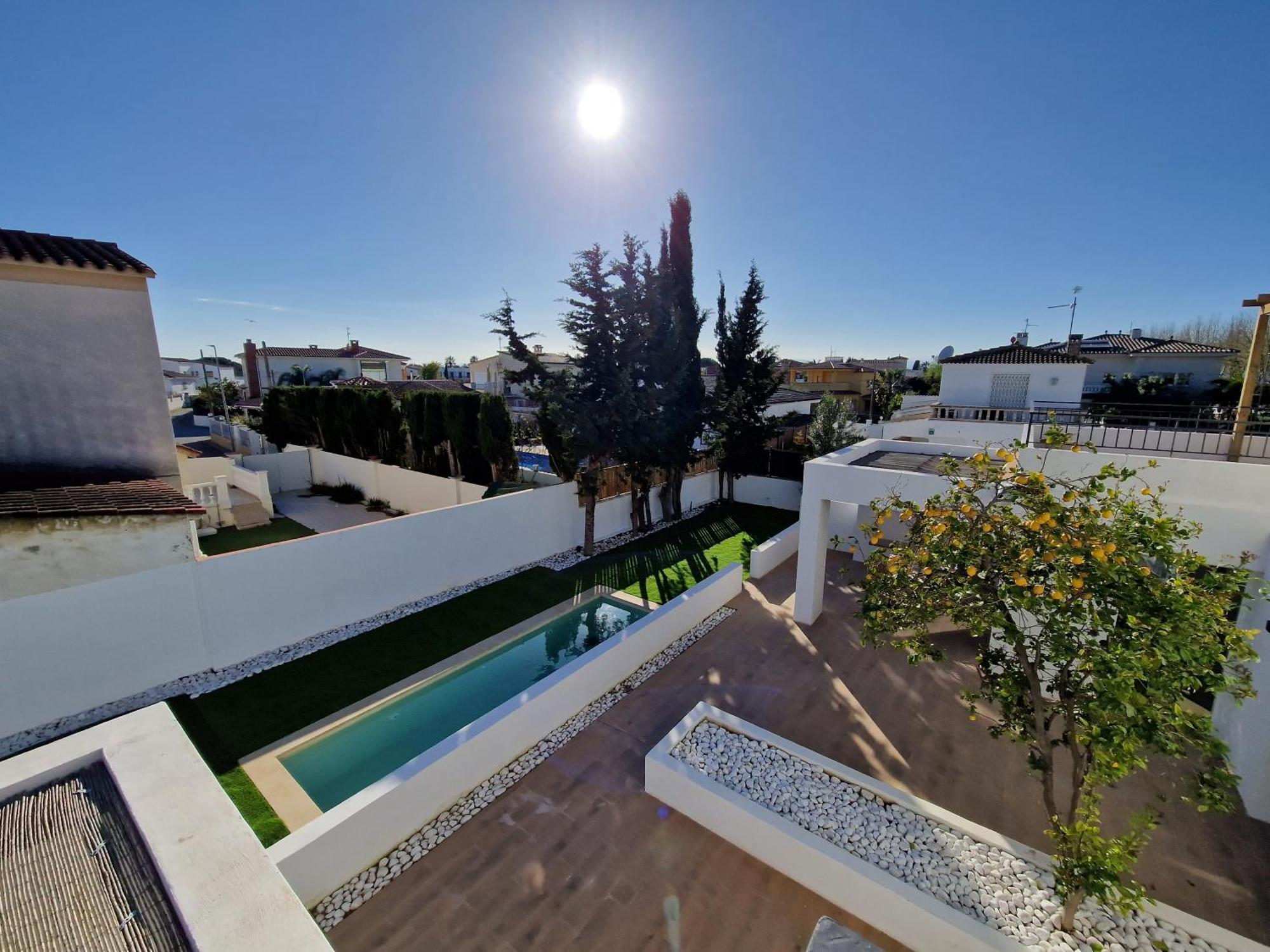 Gorgot P1 I Apartamento Con Terraza Y Piscina Comunitaria Cerca De La Playa Empuriabrava Eksteriør bilde