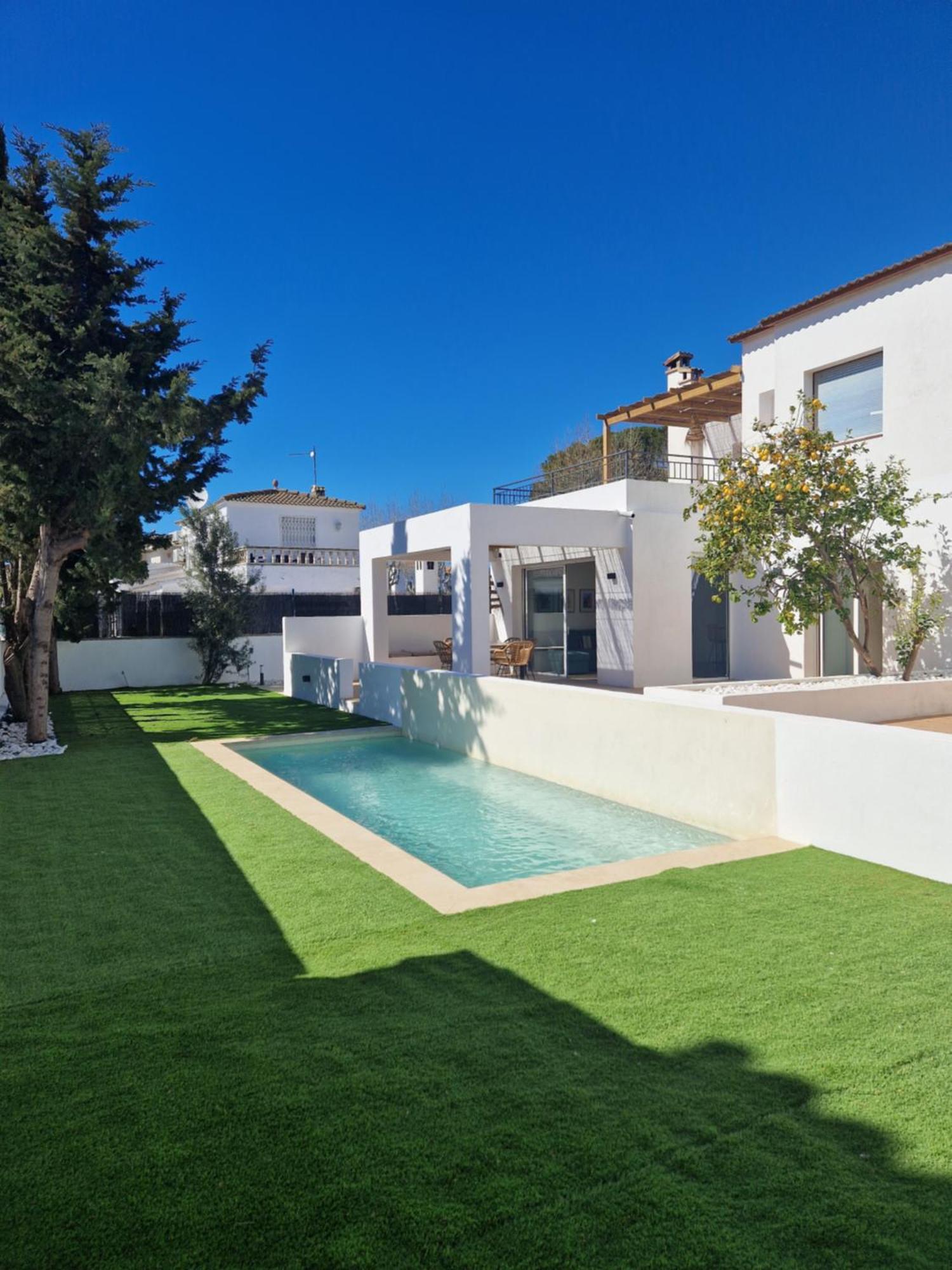 Gorgot P1 I Apartamento Con Terraza Y Piscina Comunitaria Cerca De La Playa Empuriabrava Eksteriør bilde