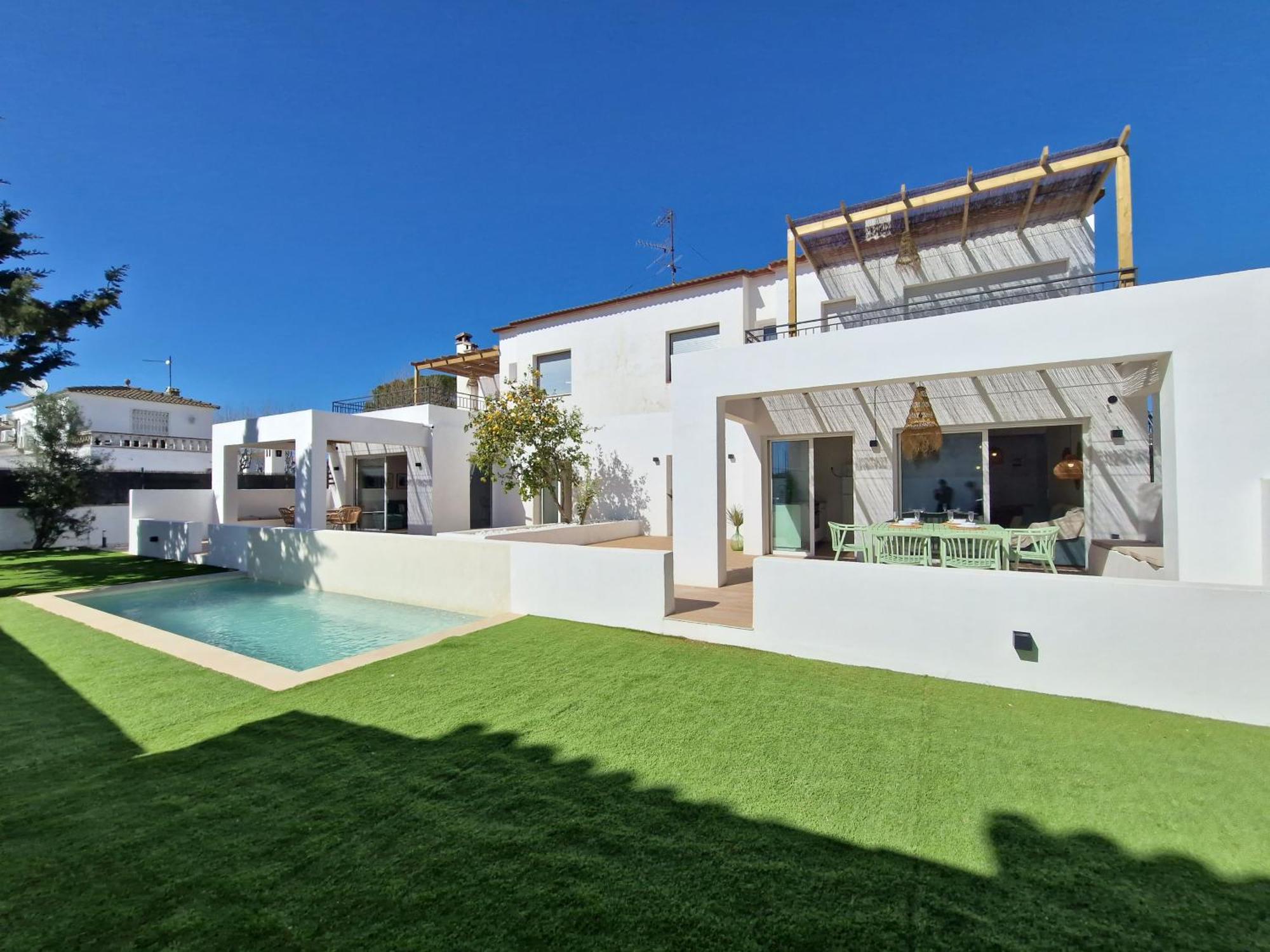 Gorgot P1 I Apartamento Con Terraza Y Piscina Comunitaria Cerca De La Playa Empuriabrava Eksteriør bilde